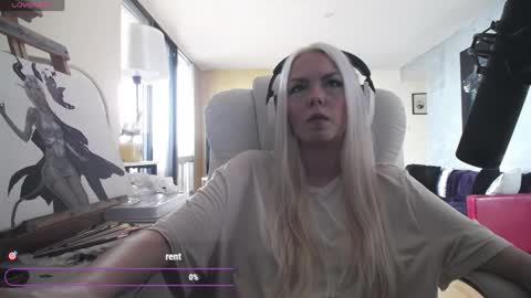 Snapshot of tinykylie chatting on 04/01/26, 01:41 stage Kylie Sinner brand CLITBAIT online show from 04/01/26, 01:41