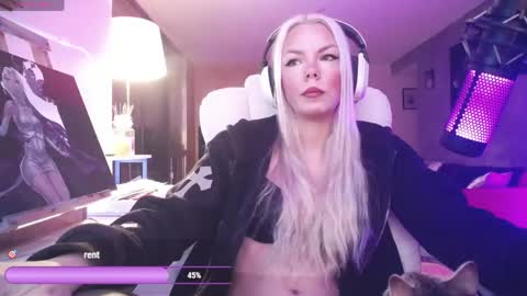 Snapshot of tinykylie chatting on 04/13/26, 11:54 stage Kylie Sinner brand CLITBAIT online show from 04/13/26, 11:54