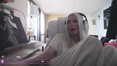Snapshot of tinykylie chatting on 04/15/26, 07:58 stage Kylie Sinner brand CLITBAIT online show from 04/15/26, 07:58