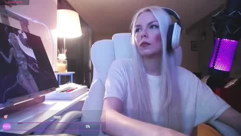 Snapshot of tinykylie chatting on 04/16/26, 08:04 stage Kylie Sinner brand CLITBAIT online show from 04/16/26, 08:04