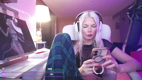 Snapshot of tinykylie chatting on 04/19/26, 01:38 stage Kylie Sinner brand CLITBAIT online show from 04/19/26, 01:38
