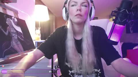 Snapshot of tinykylie chatting on 04/20/26, 01:52 stage Kylie Sinner brand CLITBAIT online show from 04/20/26, 01:52