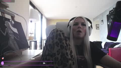 Snapshot of tinykylie chatting on 04/28/26, 02:33 stage Kylie Sinner brand CLITBAIT online show from 04/28/26, 02:33