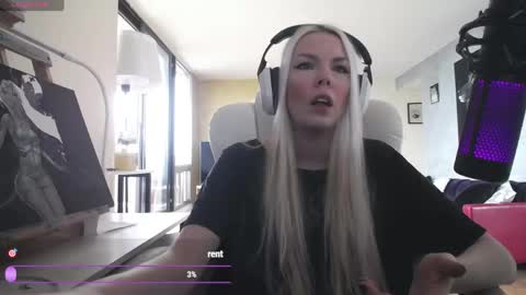 Snapshot of tinykylie chatting on 04/30/26, 03:40 stage Kylie Sinner brand CLITBAIT online show from 04/30/26, 03:40