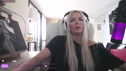 Snapshot of tinykylie chatting on 05/01/26, 08:35 stage Kylie Sinner brand CLITBAIT online show from 05/01/26, 08:35