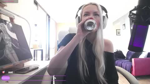 Snapshot of tinykylie chatting on 05/02/26, 08:14 stage Kylie Sinner brand CLITBAIT online show from 05/02/26, 08:14