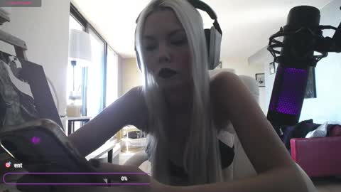 Snapshot of tinykylie chatting on 05/09/26, 07:08 stage Kylie Sinner brand CLITBAIT online show from 05/09/26, 07:08