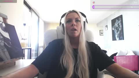stage Kylie Sinner  brand CLITBAIT online show from 06/04/26, 02:56