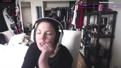 stage Kylie Sinner  brand CLITBAIT online show from 06/13/26, 08:40