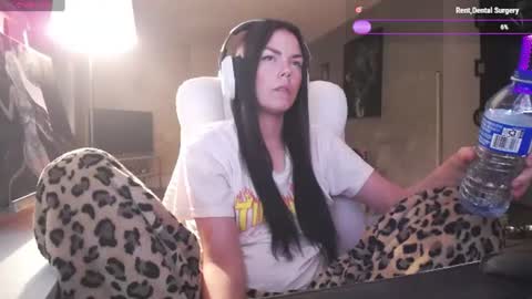 stage Kylie Sinner  brand CLITBAIT online show from 06/22/26, 03:25