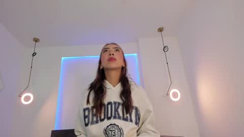 Luna  online show from 02/11/25, 10:37