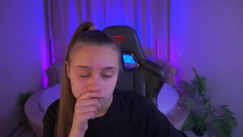 Snapshot of tinynataliee chatting on 11/24/25, 07:08 tinynataliee online show from 11/24/25, 07:08