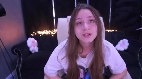 tinynataliee online show from 04/30/26, 02:01