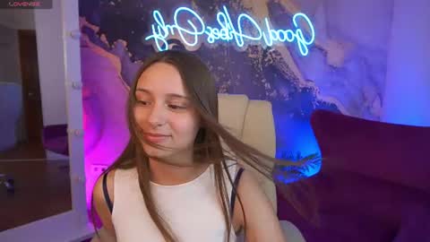 tinynataliee online show from 06/19/26, 07:06