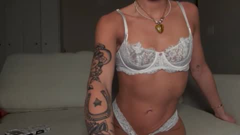 Snapshot of tinytayy chatting on 04/02/26, 01:25 tinytayy online show from 04/02/26, 01:25