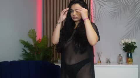 Snapshot of tinyvixen_ chatting on 10/19/25, 04:02 TinyVixen online show from 10/19/25, 04:02