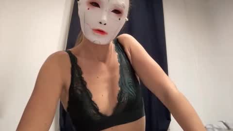 Snapshot of tipsytinkerbell chatting on 10/25/25, 03:36 Tinks online show from 10/25/25, 03:36