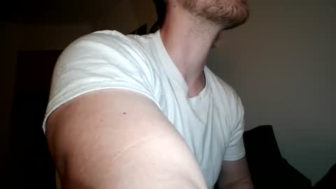 Snapshot of tiwe_ chatting on 06/17/26, 07:15 HornyGentleman online show from 06/17/26, 07:15