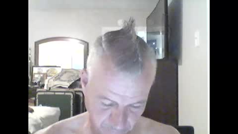 Snapshot of tnash24 chatting on 09/23/25, 12:02 tx46m online show from 09/23/25, 12:02