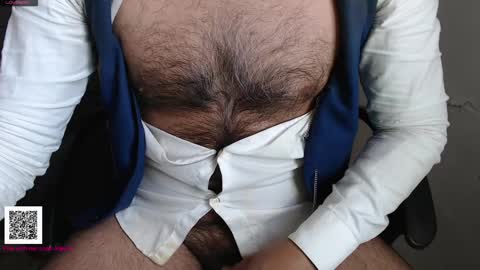 Snapshot of toaster1993 chatting on 01/27/25, 12:48 Leonel online show from 01/27/25, 12:48