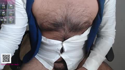 Snapshot of toaster1993 chatting on 10/11/25, 12:58 Leonel online show from 10/11/25, 12:58