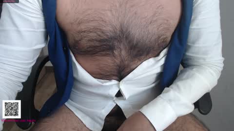 Snapshot of toaster1993 chatting on 10/13/25, 03:34 Leonel online show from 10/13/25, 03:34