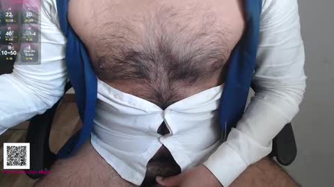 Snapshot of toaster1993 chatting on 10/14/25, 08:15 Leonel online show from 10/14/25, 08:15