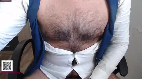 Snapshot of toaster1993 chatting on 11/01/25, 12:07 Leonel online show from 11/01/25, 12:07