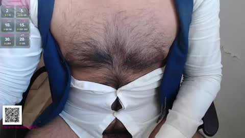 Snapshot of toaster1993 chatting on 11/02/25, 10:39 Leonel online show from 11/02/25, 10:39