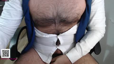 Snapshot of toaster1993 chatting on 11/10/25, 06:45 Leonel online show from 11/10/25, 06:45