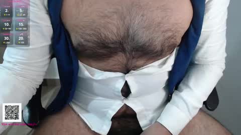 Snapshot of toaster1993 chatting on 11/10/25, 07:02 Leonel online show from 11/10/25, 07:02