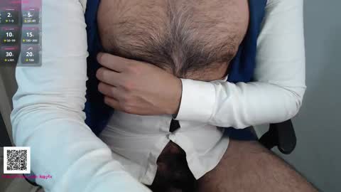 Snapshot of toaster1993 chatting on 11/25/25, 04:40 Leonel online show from 11/25/25, 04:40