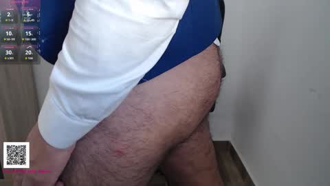 Snapshot of toaster1993 chatting on 11/26/25, 02:40 Leonel online show from 11/26/25, 02:40