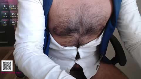 Snapshot of toaster1993 chatting on 11/28/25, 08:28 Leonel online show from 11/28/25, 08:28