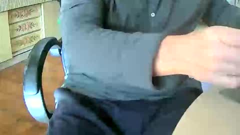 Snapshot of tobikoyuzu chatting on 12/22/25, 01:30 Tobiko online show from 12/22/25, 01:30