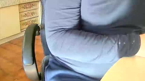 Snapshot of tobikoyuzu chatting on 01/19/26, 02:10 Tobiko online show from 01/19/26, 02:10