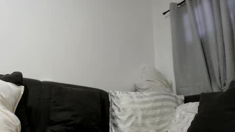 LuckyLaura online show from 11/16/25, 07:36