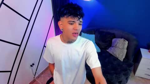 todoroki_g online show from 11/24/25, 12:27