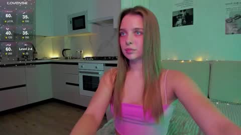 Snapshot of toffeepads chatting on 01/12/26, 04:34 Liza online show from 01/12/26, 04:34