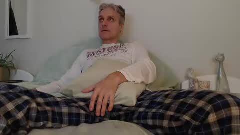 Snapshot of toffmen chatting on 12/25/24, 02:45 Daniel Bisexual uncut 20cm online show from 12/25/24, 02:45