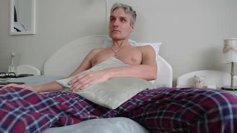 Snapshot of toffmen chatting on 03/01/25, 07:30 Daniel Bisexual uncut 20cm online show from 03/01/25, 07:30