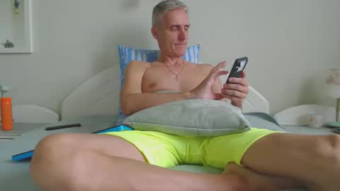 Snapshot of toffmen chatting on 09/13/25, 05:51 Daniel Bisexual uncut 20cm online show from 09/13/25, 05:51