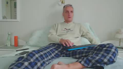 Snapshot of toffmen chatting on 09/20/25, 05:52 Daniel Bisexual uncut 20cm online show from 09/20/25, 05:52