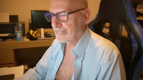 Snapshot of togbear chatting on 02/24/25, 09:31 Togbear online show from 02/24/25, 09:31