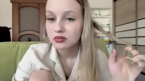 Nina online show from 04/22/26, 10:39