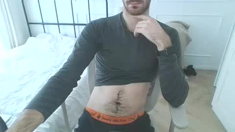 Snapshot of toja112 chatting on 12/17/24, 08:56 Martin online show from 12/17/24, 08:56