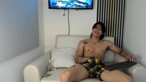 Snapshot of toji_lee chatting on 10/19/25, 02:34 toji lee online show from 10/19/25, 02:34