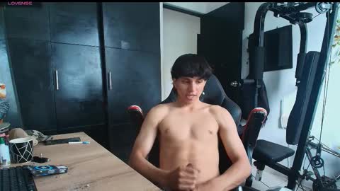 Snapshot of tokio2005 chatting on 12/17/25, 01:28 tokio2005 online show from 12/17/25, 01:28