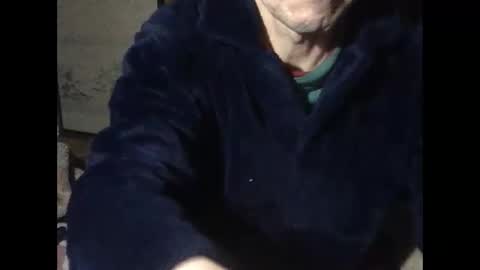 small man online show from 01/19/25, 04:57