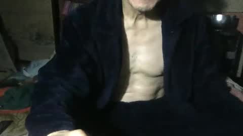 small man online show from 11/30/25, 06:01